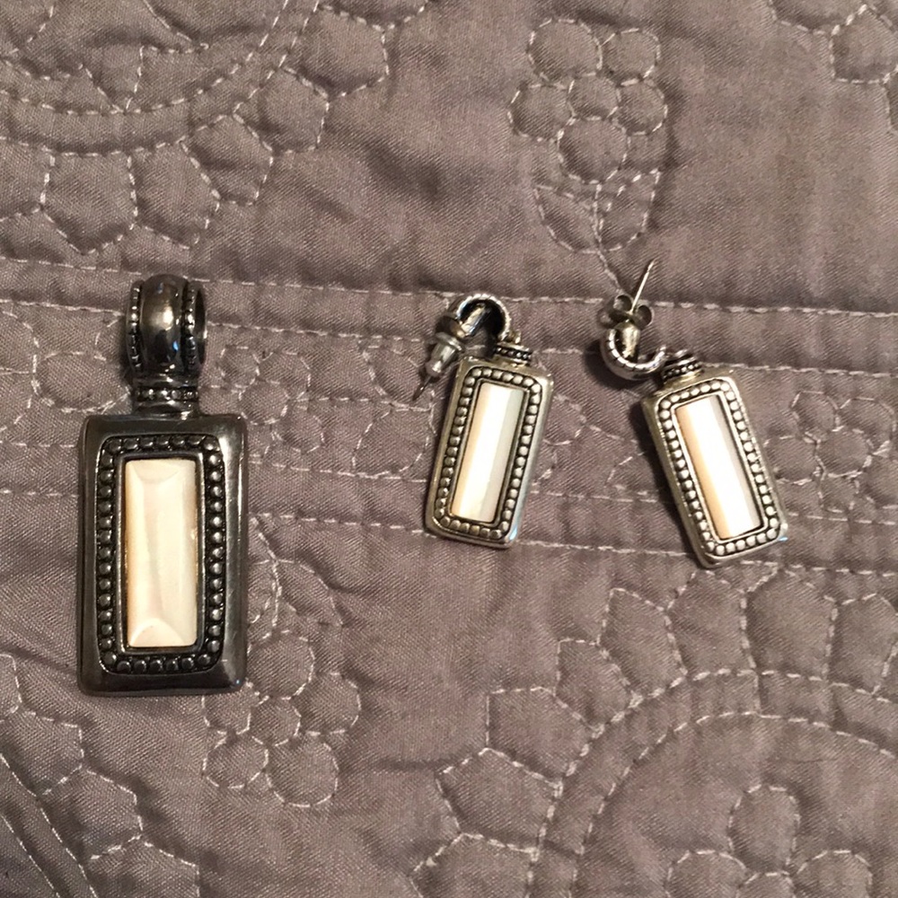 Earrings and necklace pendant